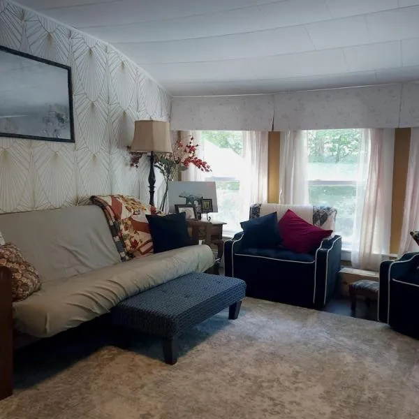 The Parlour 2 bedroom Sleeps 4-6, hotell i Rumford