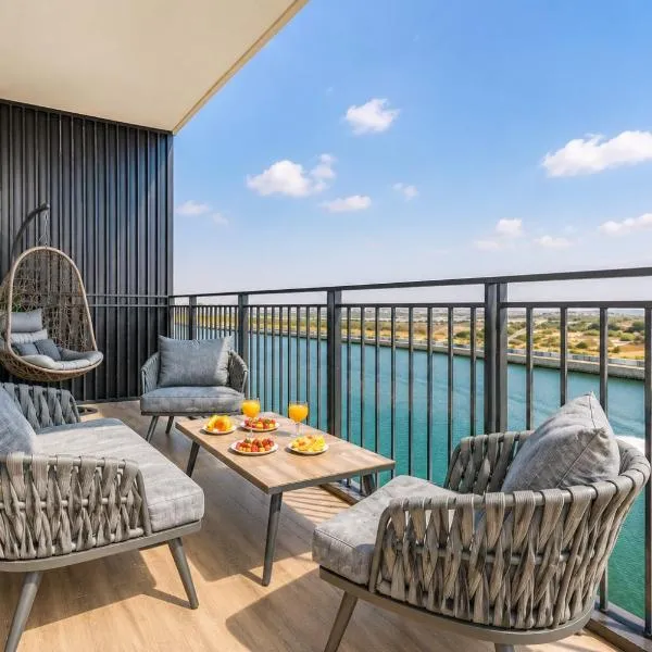 Desert Key - Perfectly Located Yas Island Apartments: Abu Dabi'de bir otel