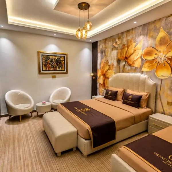 Grand Berkshire Hotel Peshawar، فندق في بيشاور