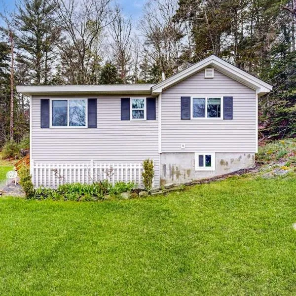 Boothbay Harbor में, होटल Remodeled Cottage with AC, Private W/D, Full Kitchen, and High-Speed WiFi