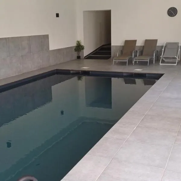 Hoeve Jadoul - Indoor Pool & Wellness, hotel sa Gingelom