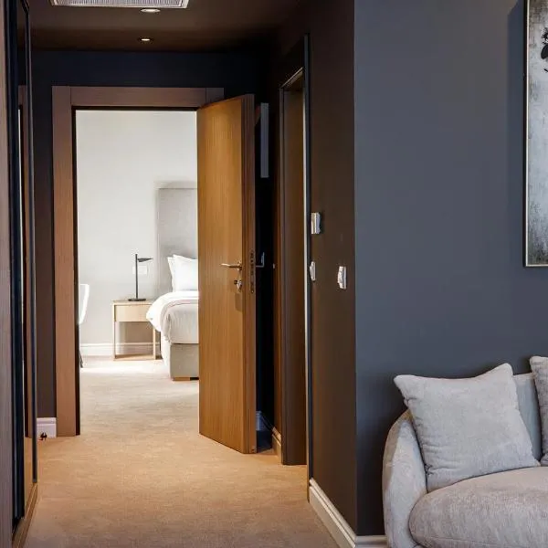 Hotel M, hotel en Zaton