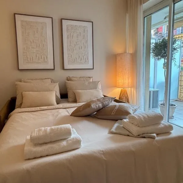 Suite Victoria Beach - Carré d'Or - Terrasse - Plage 50 m, hotel em Menton