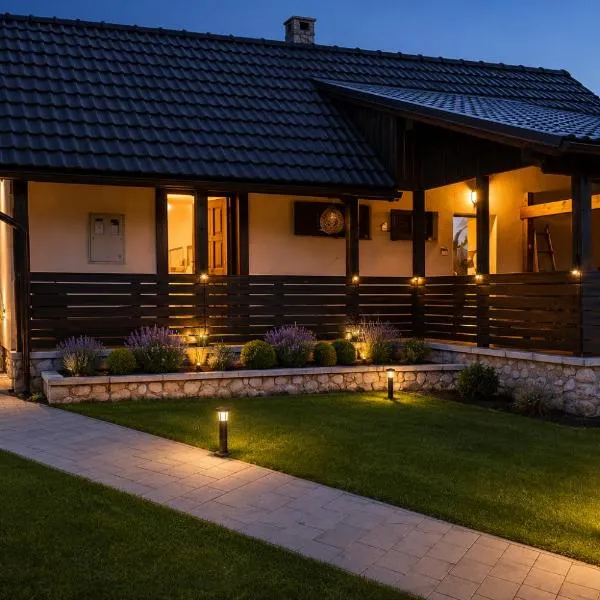 Guest House Lisina, hotel di Poljanak