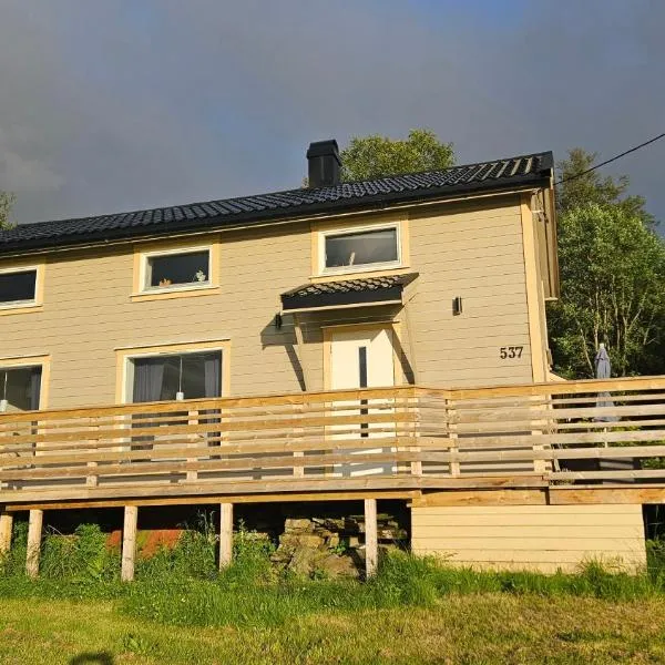 Fjordhuset på Helgelanskysten, hotel in Leirfjord