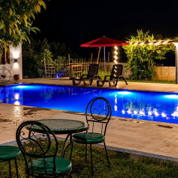 Villa Mouloud - Piscine partagée, nature et calme, hotel em Khenifra