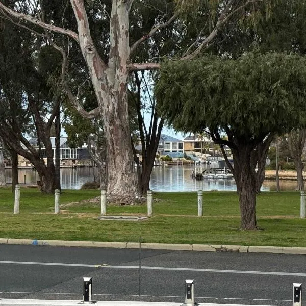 Waterlink Retreat, hotel a South Yunderup