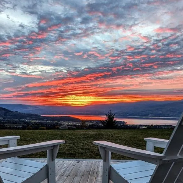 Autumn Lane B&B, Farmhouse Elegance & Stunning Lakeviews, hotel a West Kelowna