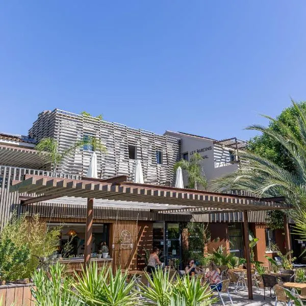 Hôtel les jardins du canal - piscine chauffée - solaire eco responsable - parking - garage - bornes électriques - accueil vélos - kids friendly, hotel v mestu Aigues-Mortes