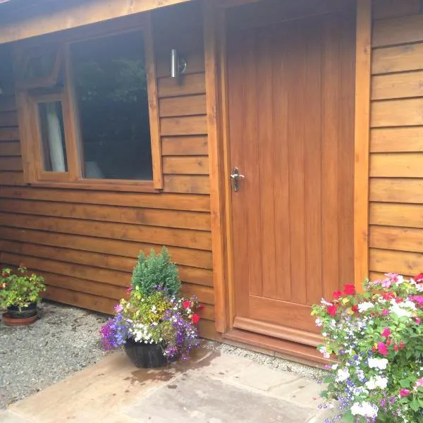 Manor Garden Lodge, hotel in Wirral