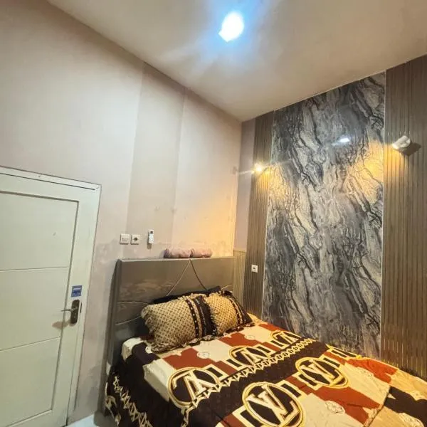 La LUNA Guest House by MOCCA, hotel in Banyuwangi