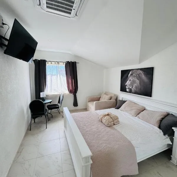 Herz Apartmani, hotel em Igalo