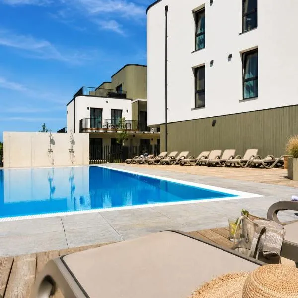 Takas į Jūrą Apartment with Terrace & Pool, hotel in Palanga