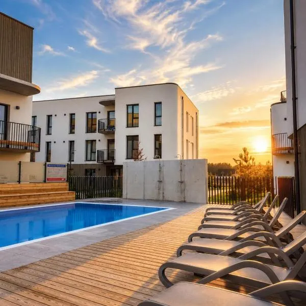 Takas į Jūrą Apartment with Terrace & Pool, hotel u Palangi