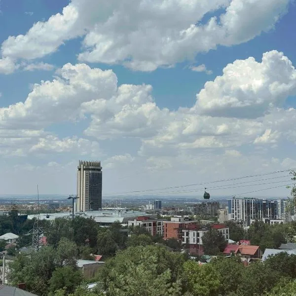 Altura House, hotel in Almaty