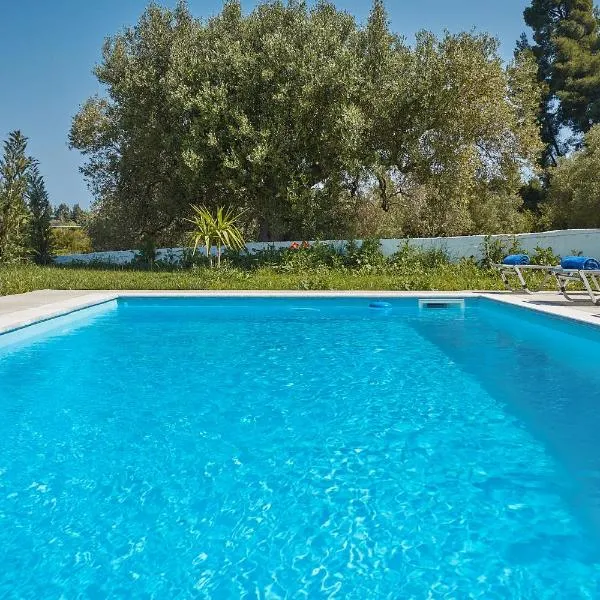 Luxury Villas with Private Pool & Garden in Halkidiki, hotel sa Kriopigi