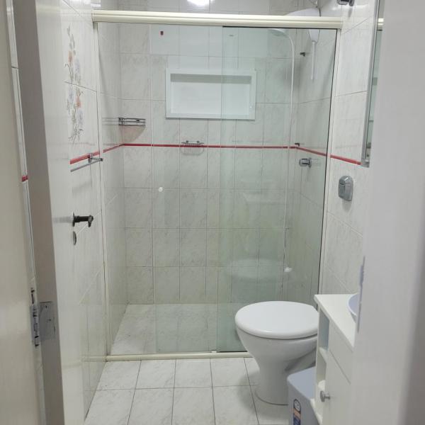 Refúgio perto da praia -250m, Aconchegante Apartamento no Coração de Canasvieiras - Foto 2