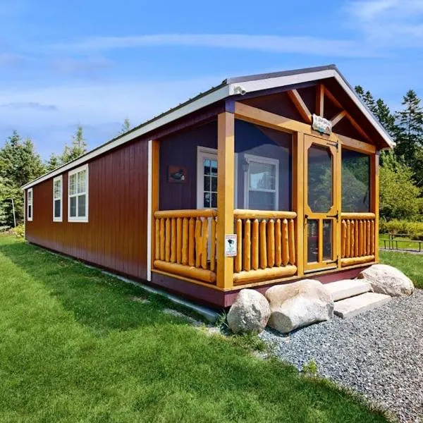 Cozy Cabin with Ocean and Mountain Views, Free Internet, hotel a Sullivan