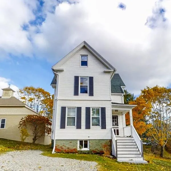 Newly Renovated Haven w/ Deck, Walk to Shops, Dining & Marina, Pet friendly, hotel en Boothbay Harbor