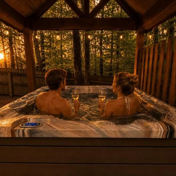 2BR Private Cabin - HotTub - Fire Pit - BBQ - Patio, hotel in Broken Bow