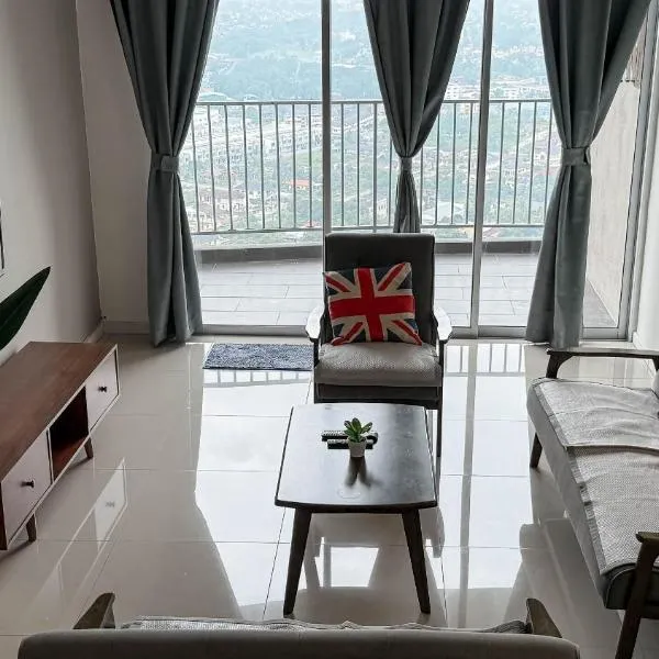 Crystal Creek Sunset Pool View Condo for 10 Guests with Free Netflix & WiFi, hótel í Taiping