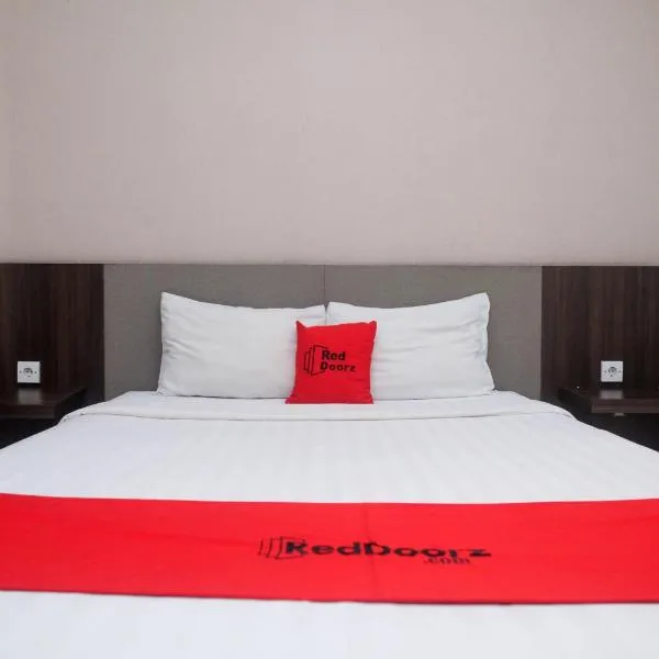 RedDoorz Apartment near Exit Toll Colomadu, hotelli kohteessa Solo