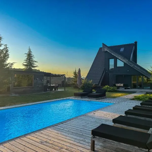 Zoe Luxury House, hotel in Gomirje