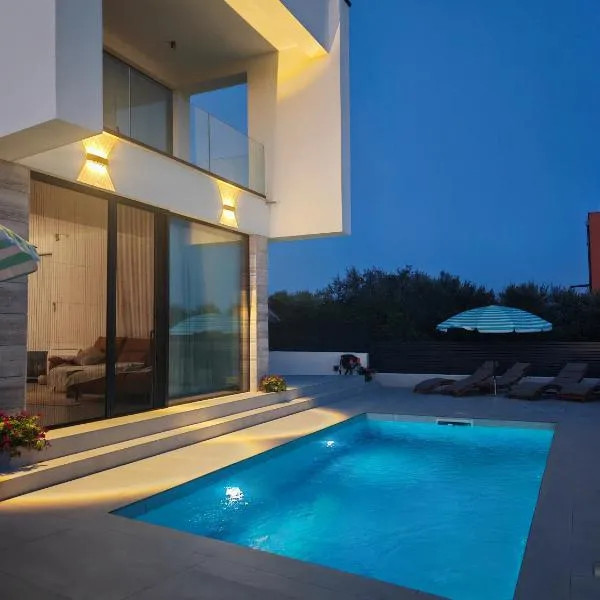 White Hills Villa, מלון בזאדאר