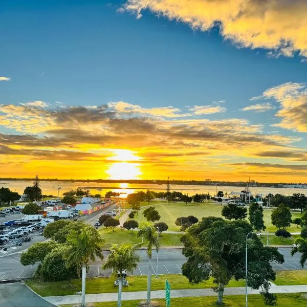 Broadwater Parklands Gold Coast- Ocean View, hotel in Gold Coast