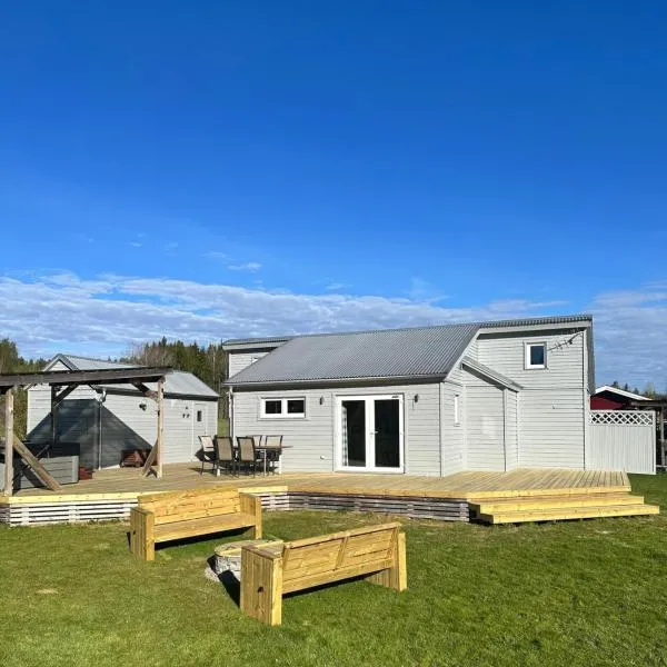 Stuga Fyra Säsonger - Fishing - Skiing - Hottub, hotel v destinácii Filipstad