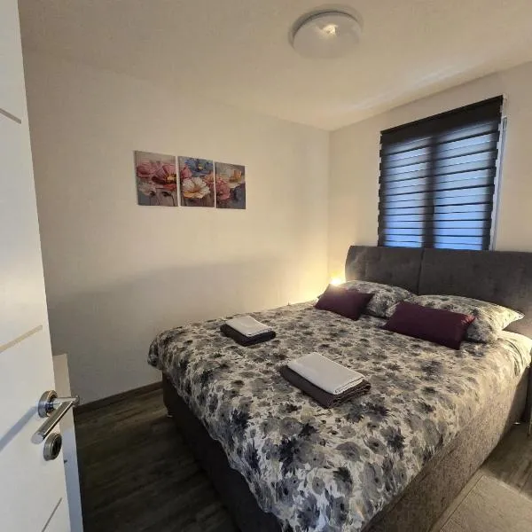 Tiny House Ciciban - self check in and check out, hotel in Otočac