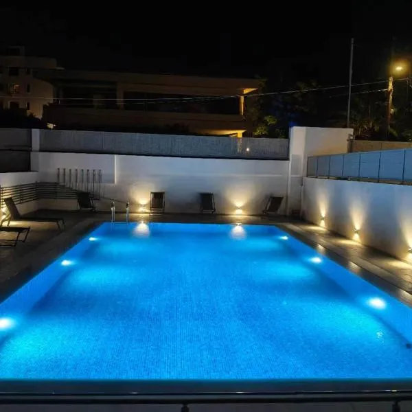 Voula Pool & Sea View & Beach home B1, hotel a Atenes