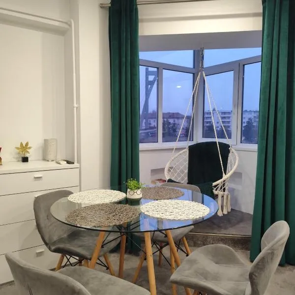 Central 18 - Modern Studio near City Center, Hotel in Bacău
