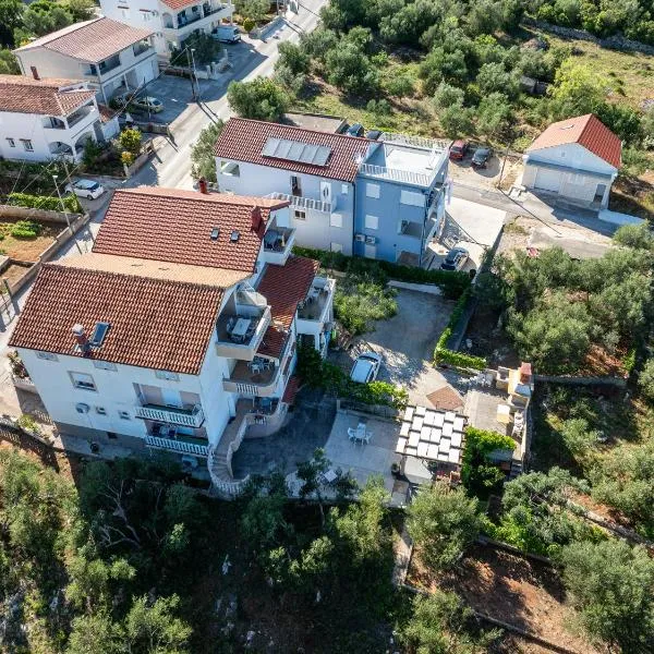 Villa Bosotina Royal Sea View, Hotel in Kukljica