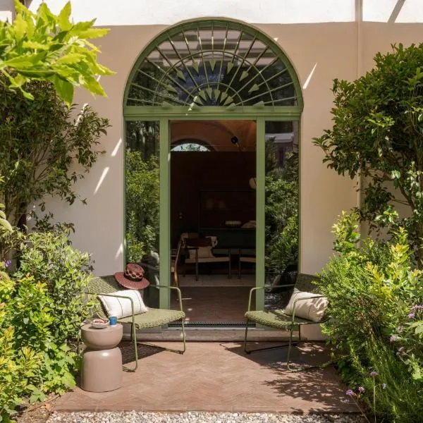 SERRA NOVECENTO Garden Suites & Residence, hotel en Bellano