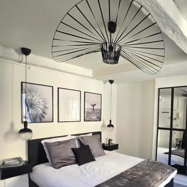La Parenthèse Studio Chic Climatisé au cœur d'Issoire, hotel u gradu 'Issoire'
