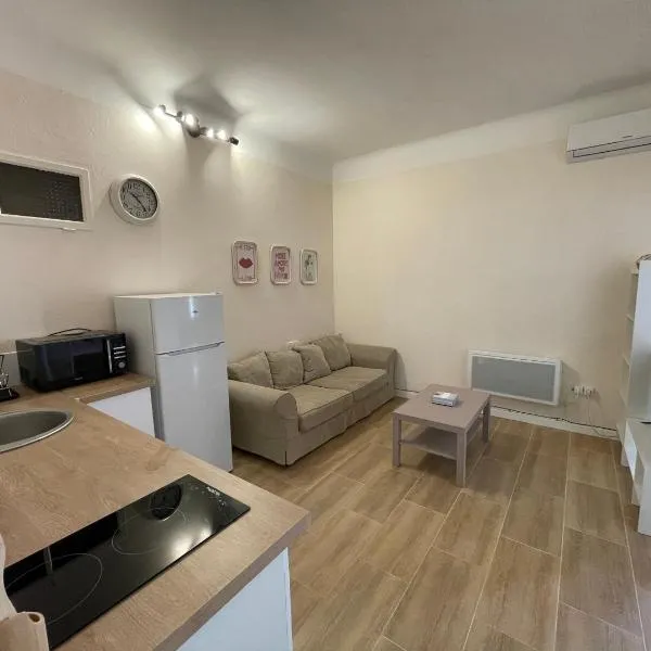 Cozy studio au coeur du village de Montauroux, хотел в Монтору