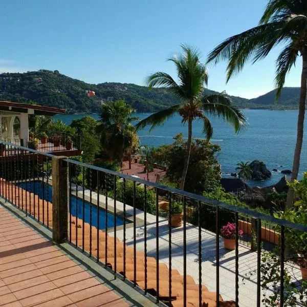 R4 Vista Hermosa House Ixtapa Zihuatanejo、シワタネホのホテル