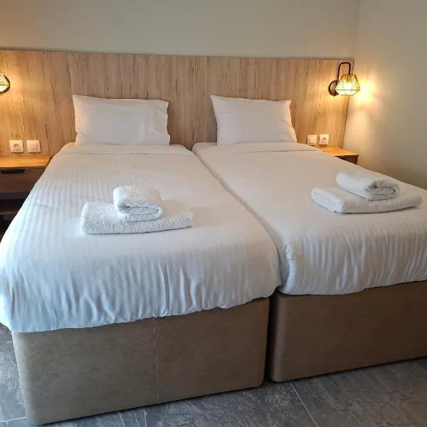 Enza Suites, ξενοδοχείο στο Σούμεν