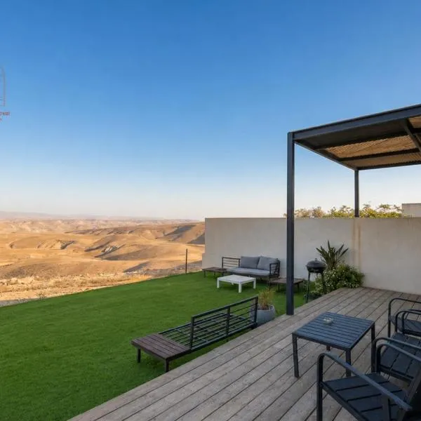 Sun, Mountain & Adventure, hotel em Arad