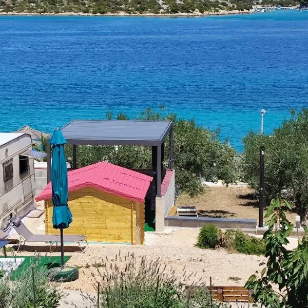 Caravan with private toilet and kitchen 2, hotel a Grebaštica