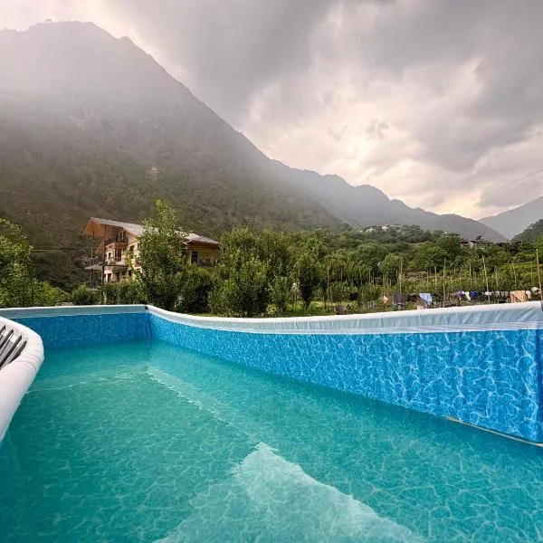 Symphony Woods Resort, ξενοδοχείο σε Gushaini