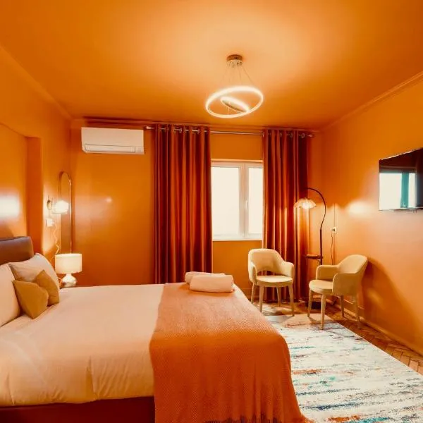 Cascais Cosy Family Suite with Shared Kitchen, Hotel in Cascais