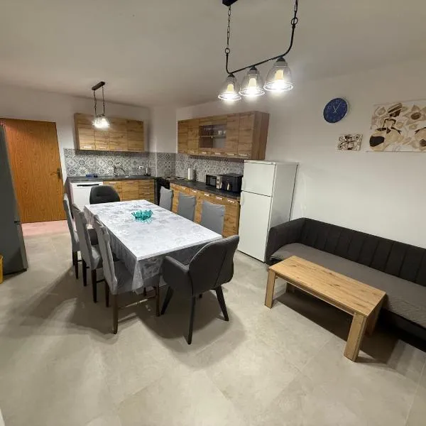 Viesnīca SeaWave Vodice, BIG apt for 8 near the beach! Vodicē