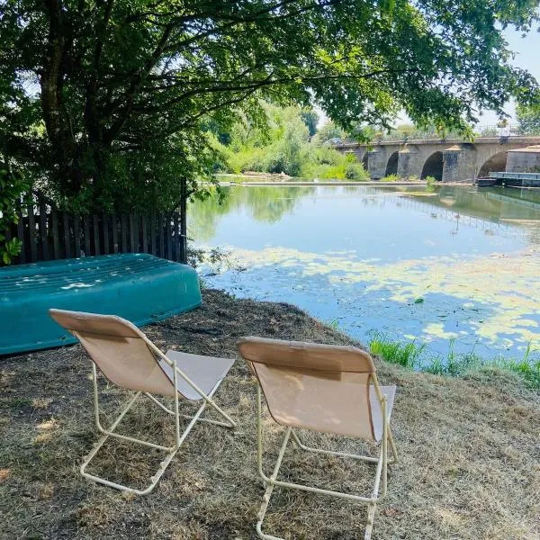Maison bord de Saône - La maison du pêcheur, hotell i Scey-sur-Saône-et-Saint-Albin