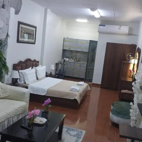 Studio Apartment, hotel en Abḩur al Janūbīyah