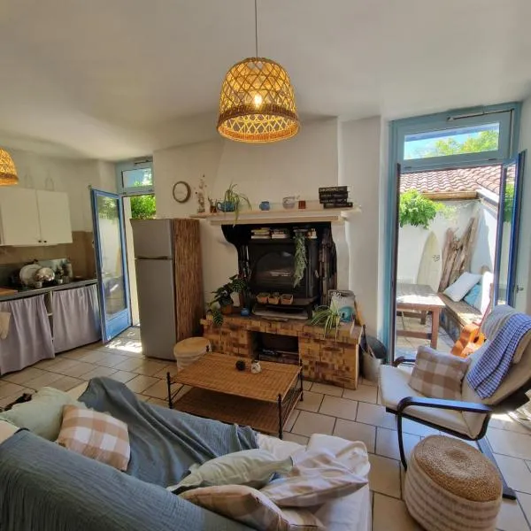 COTTAGE - Utopy Hostel, hotel u gradu Kapbreton