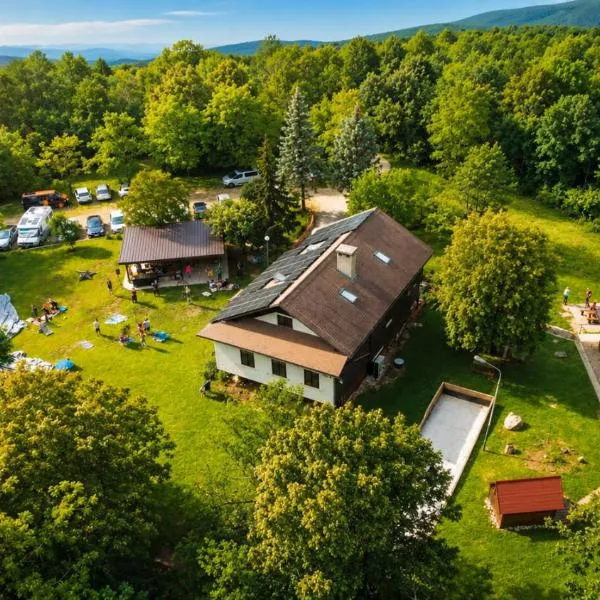 Koča sredi gozda, hotelli kohteessa Kanal
