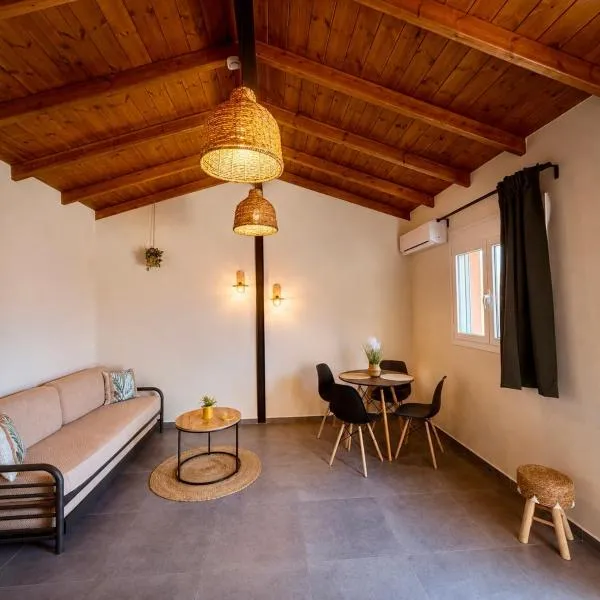LemonTreesHouses 2 Peaceful Stay Near Athens Airport & Rafina Port, hotel en Pikérmion