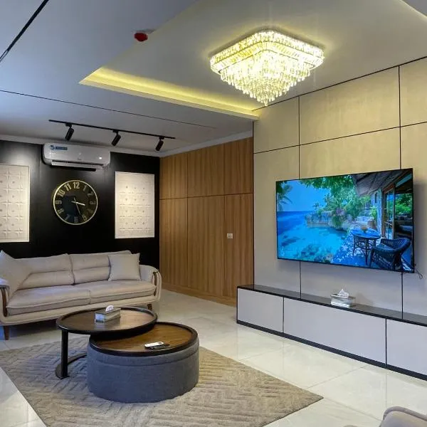 ريڨا للأجنحة السكنية Riva suites, хотел в Ирбид